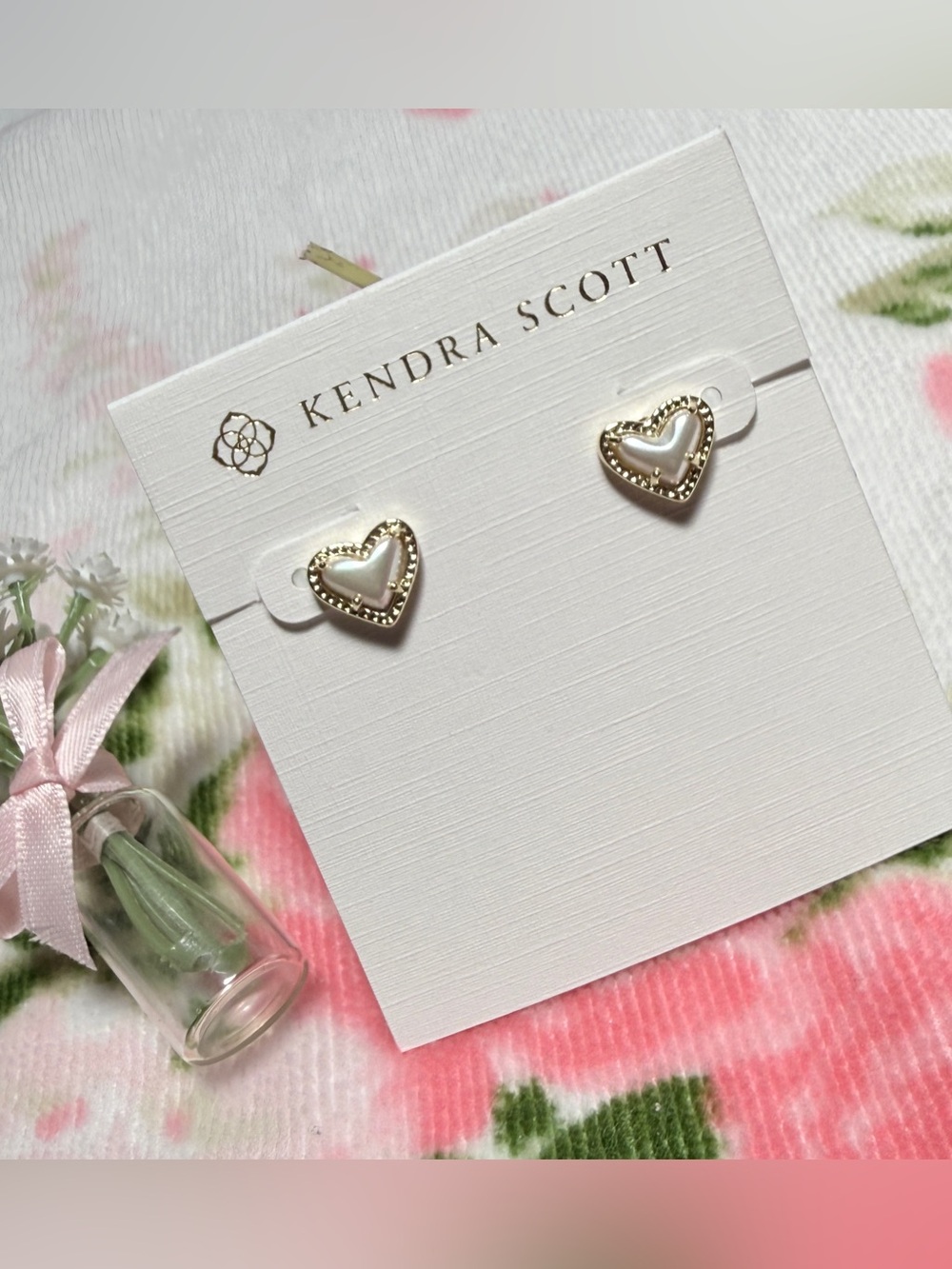 Ari Heart Gold Stud Earrings in Ivory Mother-of-Pearl